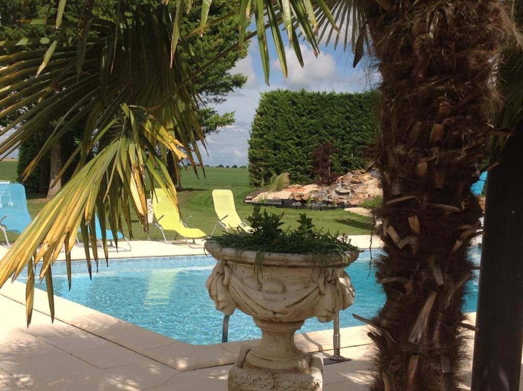 Hotel Lagalerne à Neuville-du-Poitou Extérieur photo