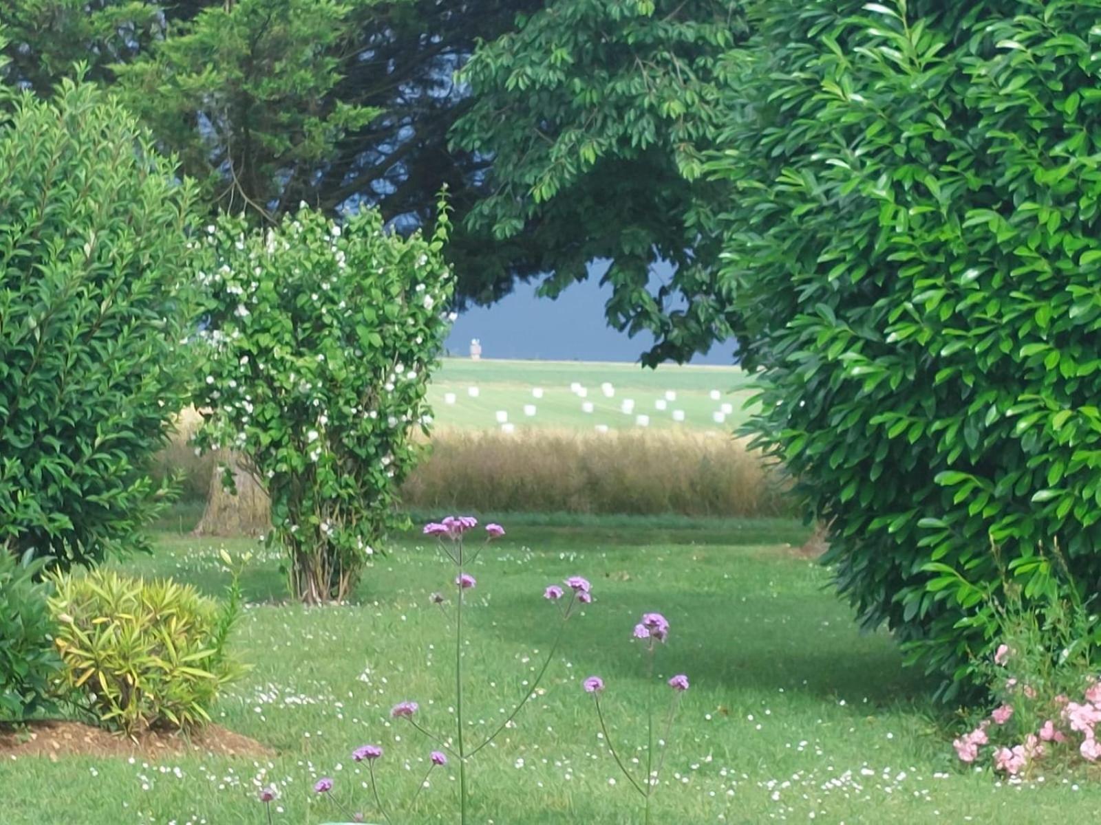 Hotel Lagalerne à Neuville-du-Poitou Extérieur photo